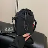 Bolso de Hombro Pequeño de Nuevo Estilo Transfronterizo, Bolso Cubo con Cierre de Cordón Estilo Coreano, Bolso de Hombro Simple, Moderno y Versátil para Viaje, Bolso para Teléfono Móvil