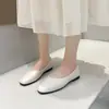 Sapatos rasos femininos de tamanho grande para comércio exterior, novo modelo outono 2026, mocassins de couro macio rasos, sapatos slip-on femininos leves