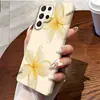 Capa de celular de flor plumeria na cor creme da moda para meninas, capa protetora de película Samsung S25 Ultra no atacado