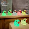 Pato Amarillo Pequeño Que Brilla en la Oscuridad Figura Luminosa Adorno Pequeño Accesorio Artículo Pequeño Escritorio de Oficina Animal Pequeño Pato