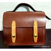 Venta al por mayor de fábrica cuero de vaca de primera capa curtido vegetal bolso retro para mujer Bolso tipo College Cambridge bolso pequeño cuadrado con solapa Bolso de cartero coreano europeo y americano