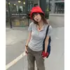Tiro Real # Camiseta de Manga Corta para Mujer con Hombros Normales, Nuevo Diseño Verano 2026, Crop Top Único Calado con Botones.