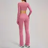 Conjunto de top de yoga de manga larga con cuello en V estilo europeo y americano para mujer, pantalones de yoga acampanados deportivos a la moda, conjunto de atuendo de yoga para correr y fitness
