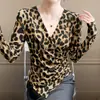 Camisa de Malha Assimétrica para Mulheres, Top Sexy V-Neck Estampado de Leopardo para Primavera e Outono, Camiseta de Manga Longa que Marca a Cintura