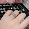 Aretes de Flor de Camelia y Sándalo Mismo Estilo Diamante Marqués De Beers Flor de Loto Artesanía Fina Lujo Ligero Trébol Conjunto para Mujeres