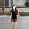 Camiseta Negra de Manga Corta para Mujer, Estilo Americano con Cuello en V y Hombro Regular, Verano Nueva, Ajustada, Trendy, Nicho, Adelgazante, Versátil