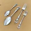 Juego de Cubiertos de Acero Inoxidable Transfronterizo con Relieve Hueco Diseño Vintage, Juego de 5 Piezas Estilo Europeo para Steak, Tenedor y Cuchara, Venta al por Mayor desde el Fabricante