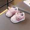 Novidade da Primavera de 2026, Sapatos de Bebê para Meninas, Sapatos para Crianças Pequenas com Sola Macia, Sapatos Esportivos e de Lazer para Meninos Pequenos Forrest Gump