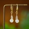 Pendientes de jade blanco con incrustaciones de cobre, ganchos para la oreja con cuentas redondas de jade hetiano, pendientes de oro de jade de moda, suministro en vivo al por mayor