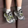 Zapatillas infantiles 2026 otoño nuevo estilo botón giratorio para niños zapatos de exterior tipo papá zapatillas de correr zapatillas casuales para niñas