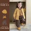 Ropa infantil coreana conjunto para niñas: Conjunto de tres piezas de estilo retro: pantalón de calabaza, camiseta de manga larga y chaleco, elegante atuendo de otoño