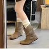Botas estilo western, hebilla de cinturón de moda, diseño interior para aumentar la altura, nuevas botas de montar de punta fina, botas de suela plana de moda, estilo 2026 de media pantorrilla con correa cruzada