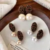 Aretes Melard ovalados con estampado de leopardo y perla, aretes largos geométricos aterciopelados, aretes estilo retro otoño/invierno para mujer
