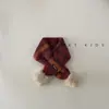 Bufanda para Niños Estilo Invierno Estilo Británico Bola de Pelo Bufanda Cruzada Niños y Niñas Ropa de Invierno para Bebé Bufanda para el Cuello Moderna