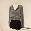 Cardigan Tricot Cinza Gola Redonda Manga Longa com Bordado de Laço Feminino Outono/Inverno Macio Peludo Peça Externa Suéter Cinza Mescla