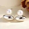Pendientes de botón redondos planos de perla estilo francés, pendientes de cuentas con superficie lisa exquisita, lujo ligero con un toque de alta gama, pendientes versátiles y elegantes
