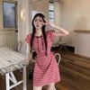 (com zíper) Xadrez vermelho vestido de manga curta Roupas femininas Verão Nicho Design Hot Girl Saia de cintura oca