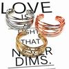 Pulsera Popular Europea y Americana de Venta Caliente de Aliexpress Pulsera Casual Semicircular Hueca en Forma de C Moderna y Más Fácil de Combinar Accesorios de Mano al Por Mayor