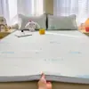 Juego de Tres Piezas de Alfombrilla Refrigerante de Seda de Hielo Clase A, Colchón de Alfombrilla de Seda de Hielo de Verano, Lavable a Máquina, Adecuado para Bebés y Niños Pequeños, Alfombrilla Suave con Aire Acondicionado