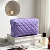 Bolsa de almacenamiento de cosméticos de felpa de colores pastel, linda y fresca, acolchada, alto valor estético, neceser portátil
