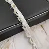 Cinta de encaje con cuentas hecha a mano y a la moda con pequeñas piedras decorativas y lentejuelas para adornos de ropa y decoración de cuellos