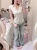 Camiseta Branca com Decote V e Mangas Curtas tipo Sino para Mulheres, Novo Estilo de Verão, Design Simples de Cor Sólida, Caimento Ajustado, Top Casual para Mulheres
