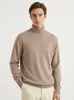 Nuevo suéter de cuello alto para hombre de otoño e invierno, tejido de punto liso tipo pullover, camisa base cálida versátil estilo old money para hombre