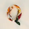 Bufanda Pequeña de Seda Estilo Nuevo con Hebilla Magnética Perezosa y Tacto de Alta Gama, Cadena de Perlas para Clavícula para Mujer, Bufanda Pequeña con Elemento de Carruaje de Lunares Paisley