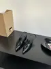Sapatos Tendência Fechados com Salto Bloco, Bico Fino e Tachas, Estilo Europeu e Americano, Versáteis