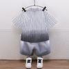 Ropa para niños, traje de verano para niños, 2025, nuevo conjunto de tres piezas de camisa a rayas de verano para bebés, ropa informal para bebés.