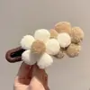 Presilha de Cabelo Fofa com Laço de Pelúcia para Outono e Inverno, Piranha de Cabelo de Alto Padrão e Requintada, Acessório de Cabelo Versátil e Estiloso Tipo Bico de Pato que Combina com Tudo