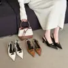 Zapatos Negros de Tacón Alto de Venta Caliente Primavera 2026 para Mujer, Tacón de Aguja, Zapatos de una Sola Tira con Hebilla en V, Sandalias de Punta Fina, Zapatos de una Sola Tira con Correa Trasera y Tacón Kitten