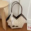 Bolso de mano tejido transfronterizo 2026, nuevo y moderno, para mujer, gran capacidad, bolso de hombro para commuting de nicho, bolso versátil de alta gama