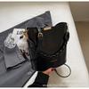 Bolsa Saco de Design de Nicho para Mulheres 2026 Novo Estilo Coreano Tendência Bolsa Transversal Popular Mais Vendida Bolsa de Ombro para o Dia a Dia