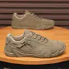 Otoño 2026 Nuevos Zapatos Casuales de Gamuza para Hombre Suela Suave Antideslizantes de Moda con Cordones Tenis Casuales KS8851