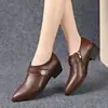 Zapatos de Cuero Suave de Boca Profunda para Mujer 2026 Otoño Nueva Llegada Punta Fina Tacón Grueso Zapatos de Madre Slip-on Suela Suave Versátiles Zapatos Pequeños de Cuero