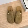 Pantuflas de moda tipo slip-on para mujer, medias pantuflas cerradas de suela gruesa, nuevo estilo retro con hebilla de cinturón, otoño 2026