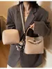 Bolso Pequeño Retro Transfronterizo para Mujer Otoño e Invierno 2025 Nuevo Bolso Versátil de Hombro Cruzado Estilo Popular Caliente Bolso Portátil Tipo Cubo