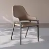 Sillas de comedor de estilo italiano, un diseño de lujo ligero y minimalista moderno para uso doméstico, con un respaldo sencillo y una estética de alta gama y diseño.
