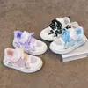 Tênis da Moda para Meninas 2026 Novo Modelo Primavera e Outono Sapatos Casuais Macios para Crianças Maiores e Estudantes Sapatos Brancos