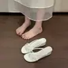 Sandálias de Salto Anabela com Tanga Estilo Francês para Mulheres, Novo Modelo Verão 2026, Incríveis Chinelos de Praia Versáteis com Tiras Finas