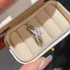 Anillo de Zirconia Estilo Coreano de Doble Capa con Forma de Corazón, Anillo Minimalista de Alto Gama de Nicho para Dedo Índice, Joyería Simple con Diseño Hueco para Mujeres