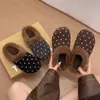 Pantuflas de Peluche de Lunares para Mujer 2026 Otoño/Invierno Más Terciopelo Suela Suave Slip-ons Perezosos Zapatos de Algodón para Exteriores Zapatos Perezosos