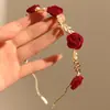 Diadema de Flor Roja Seca Rosa Retro Francesa Pinza para el Cabello de Gama Alta de Nicho Diadema Accesorios para el Cabello de Novia