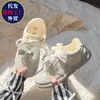 Zapatillas gruesas de papá que hacen que tus pies parezcan más pequeños, zapatos modernos y geniales para mujer, nuevos populares de la primavera de 2026, de suela gruesa, versátiles, de nicho, casuales, deportivas