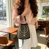2026 Moda Casual Personalidade Bolsa Saco Rebite Punk Bolsa Moda Bolsa de Mão Versátil Alta Textura Bolsa de Ombro