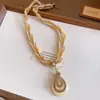Collar con colgante de gota de agua incrustado de diamantes estilo europeo y americano, cadena para la clavícula de tendencia de moda de alta gama niche, accesorio de lujo ligero único y versátil