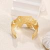 Explosiones Transfronterizas Joyería de Oro Europea y Americana Patrón de Martillo Industria Pesada Sin Color Simple Irregular Apertura en Forma de C Pulsera