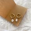 Pendientes coreanos Dongdaemun para mujer, sencillos, combinables, retro, elegantes, con perlas de agua dulce, pendientes de botón con diseño de viento frío.