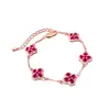 Pulseira Flor Trevo da Sorte em Resina com Zircônia Estilo Levemente Luxuoso Retrô Europeu e Americano Nicho de Alta Qualidade Exquisita Personalizada Joia de Mão para Mulheres